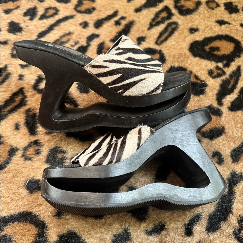 Insane vintage wood platform pony hair heels